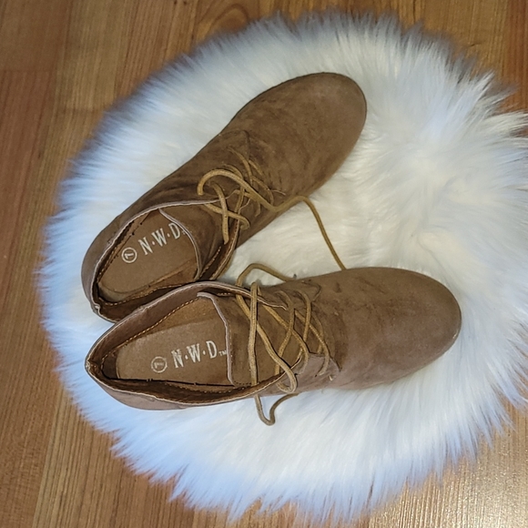 Shoes - Picture 4 of 4